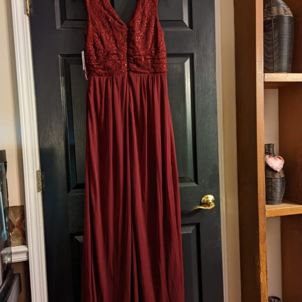 Formal Wear - Picture 3 of 7